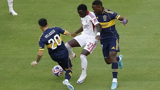 Boca empató contra el Benfica en su debut