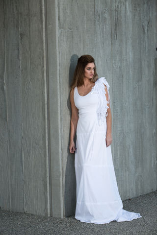 Excessive waste Vs $20 T-shirt Wedding dress