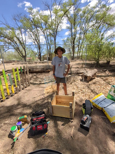 hive stand, bee keeper, bee hive