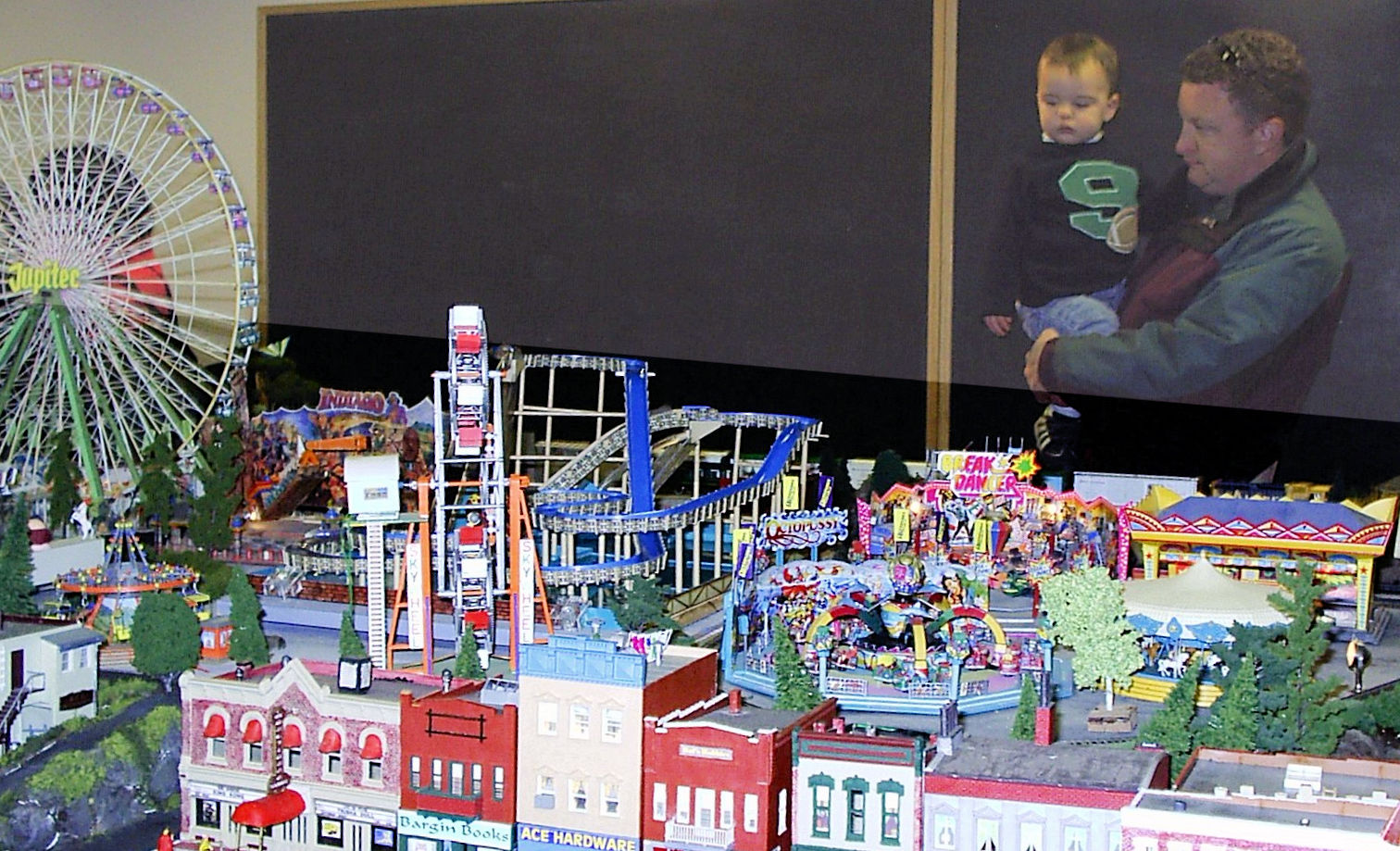 Keystone Model Railroad Historical Society Modular / Holiday Layout