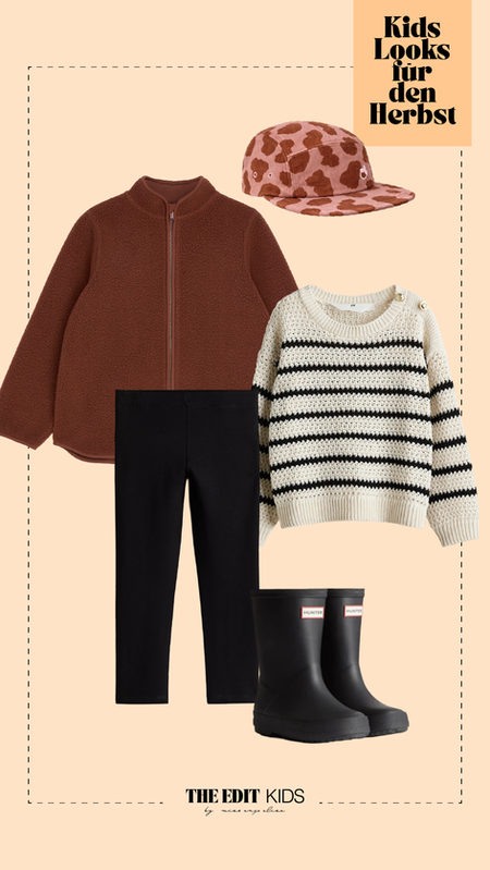 Kinderoutfit für den Herbst: braune Teddyfleece-Jacke, rosa Cord-Cap, cremefarbener Strickpullover mit schwarzen Streifen, schwarze Leggings und schwarze Gummistiefel. The Edit Kids by Missanjaelisa
Herbstlook für Kinder: grauer Strickpullover mit Teddy-Motiv, braune Jogginghose mit rosa Streifen, dunkelbraune Teddyfleece-Weste, gestreifte Mütze und Wildleder-Boots. The Edit Kids by Missanjaelisa
Kinderoutfit für den Herbst: rosa-bordeaux gestreiftes Langarmshirt, dunkelblaue Jeans, braune Daunenjacke, orange Beanie und Wildleder-Sneaker mit roten Schnürsenkeln. The Edit Kids by Missanjaelisa
