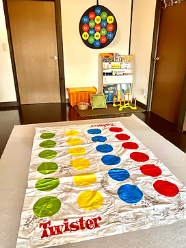 Twister, entry hall toys and books, Mitsuba.png