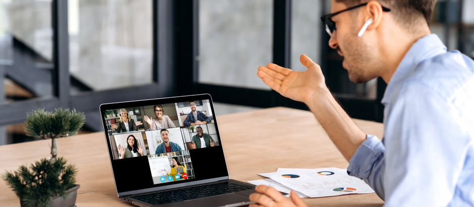 Fostering Creativity in Virtual Brainstorming Sessions