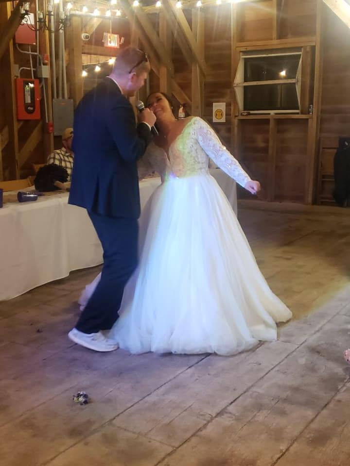 Twibell Groom sings (Wireless Microphone)