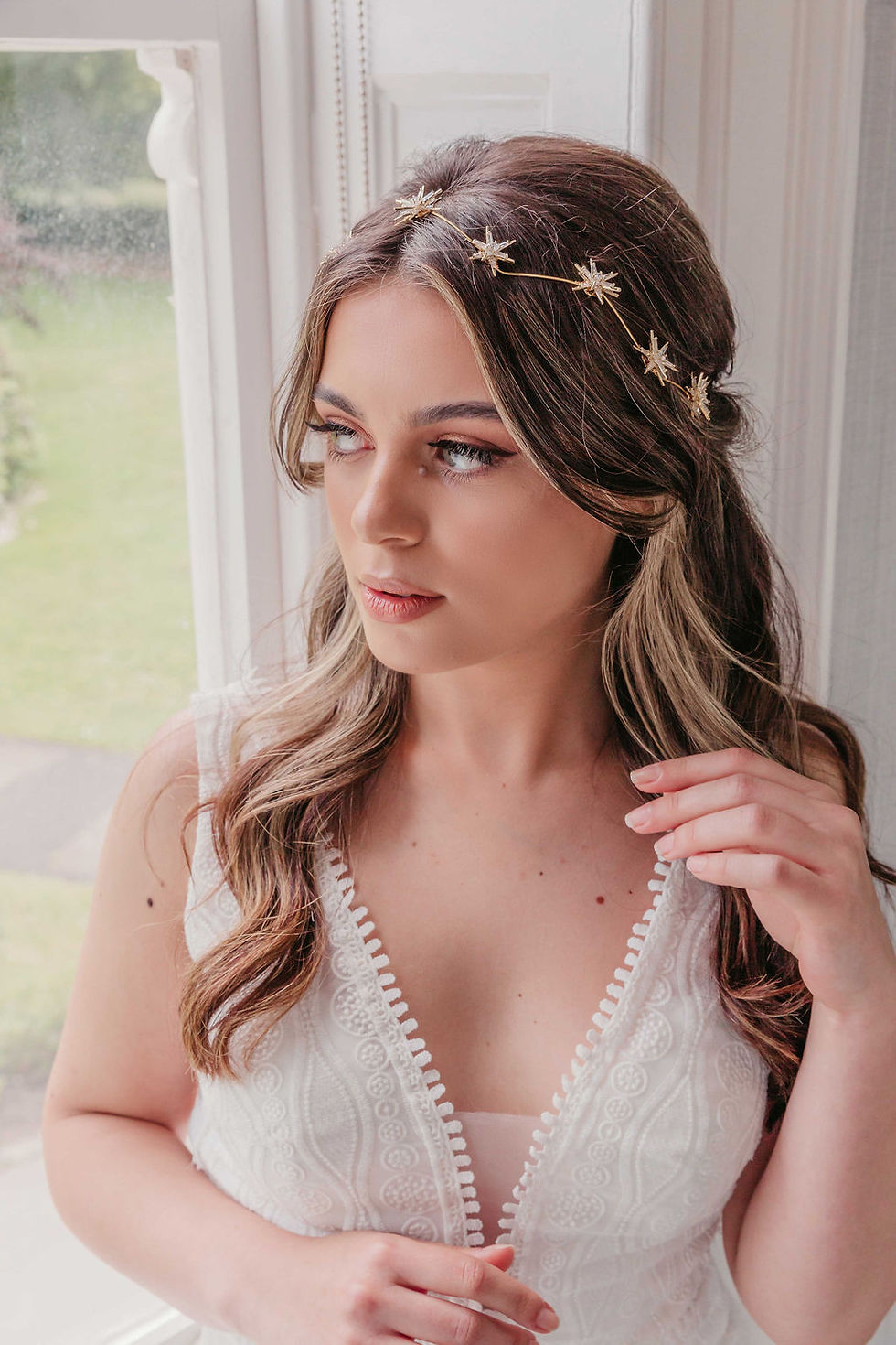 Thumbnail: Beautiful boho bridal headpiece with gold stars, perfect for an outdoor or sky-inspired ceremony.
