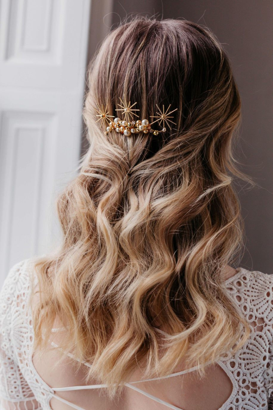 Thumbnail: Luxurious star hair comb with pearl center and sparkle perfect for outdoor weddings and gala nights