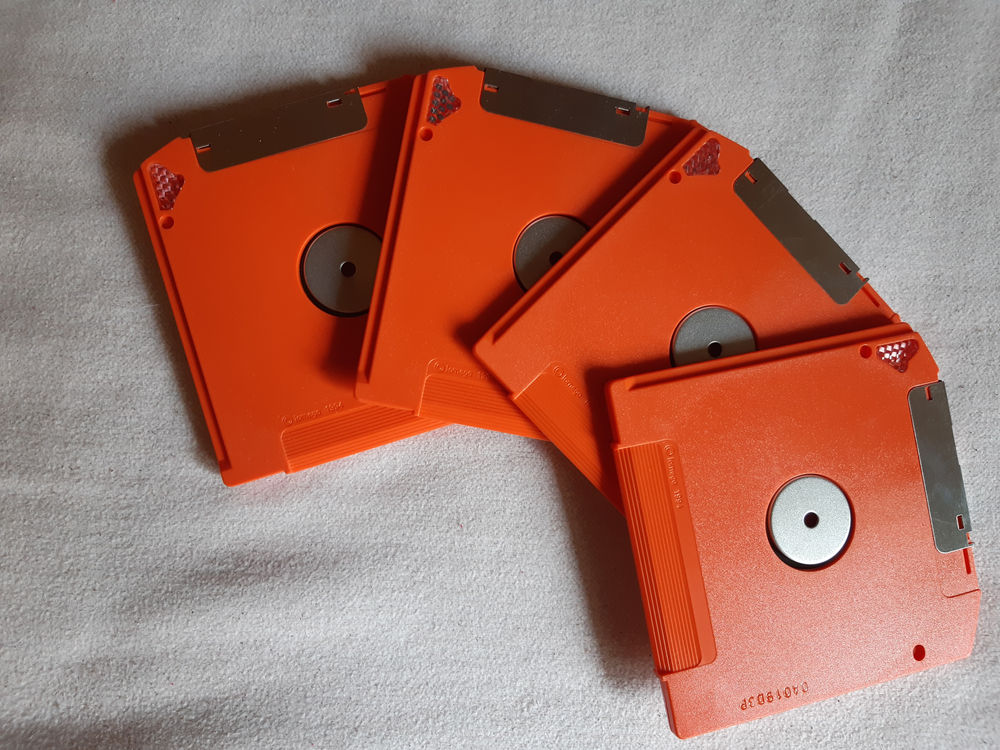 The Dreamcast Zip Drive or the story of a canceled accessory.