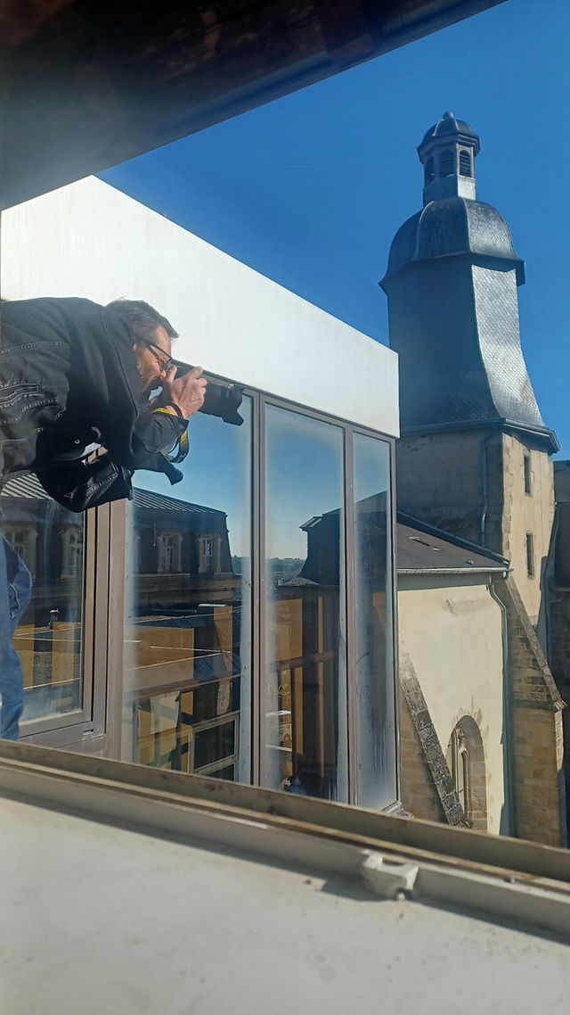 Situation de prise de vue photographique depuis un bord de toit