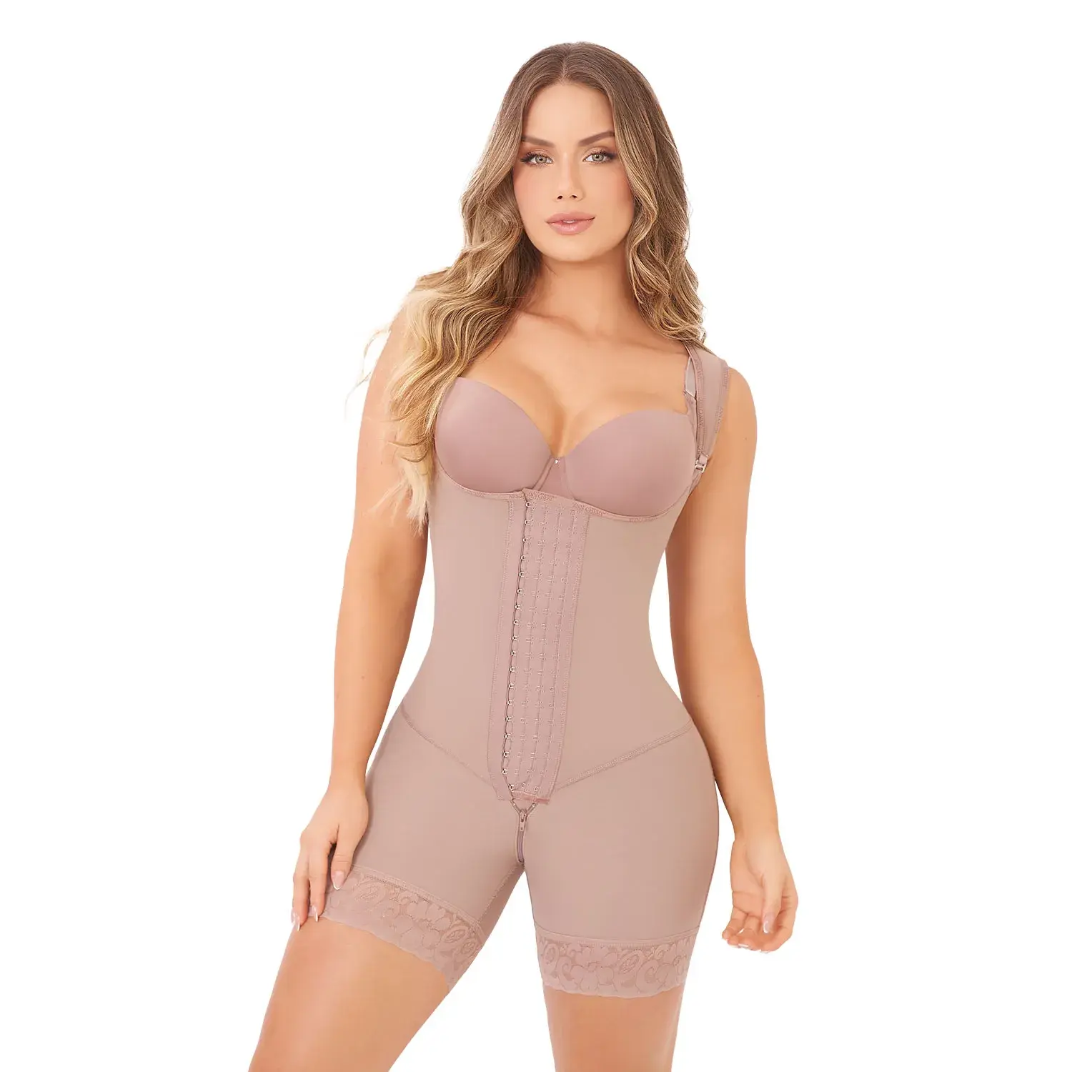 Faja tipo body con control abdomen y moldeado completo