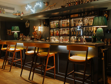 A Guide to a Relaxing Escape at 1 Lombard Street's Cozy Bar