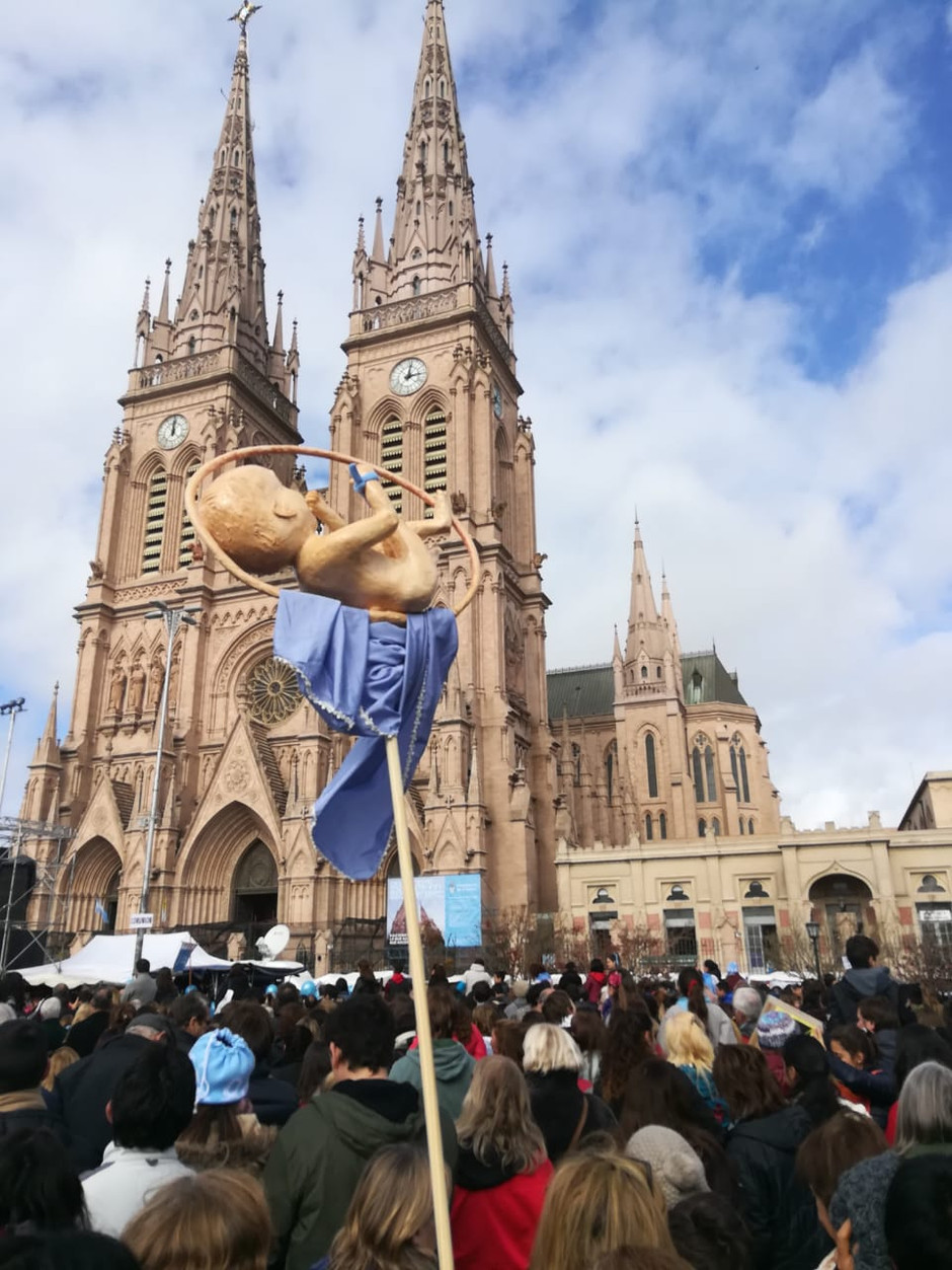 LA PARROQUIA SAN JUAN BOSCO , PARTICIPO DE ESTA MULTITUDINARIA "MISA POR LA VIDA" EN LUJAN