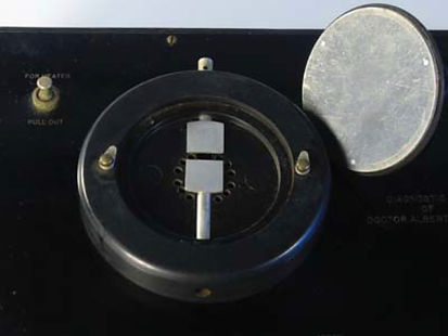 The “Dynamizer” appeared as a small phenolic cup with two silver electrodes embedded at the bottom, and a cap with one electrode.