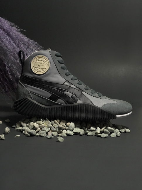 Onitsuka Tiger Acromount ad used for Google and Meta