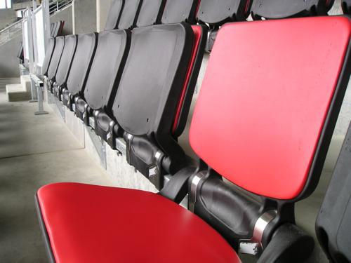 Stadyumlarda öne çıkan pek çok önemli detay bulunmaktadır. Bu detaylardan ilki koltuklardır.