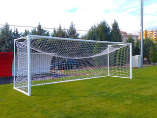 Futbol sahalarının demirbaşı olan kaleler, futbol kale direği ve fileden oluşmaktadır.