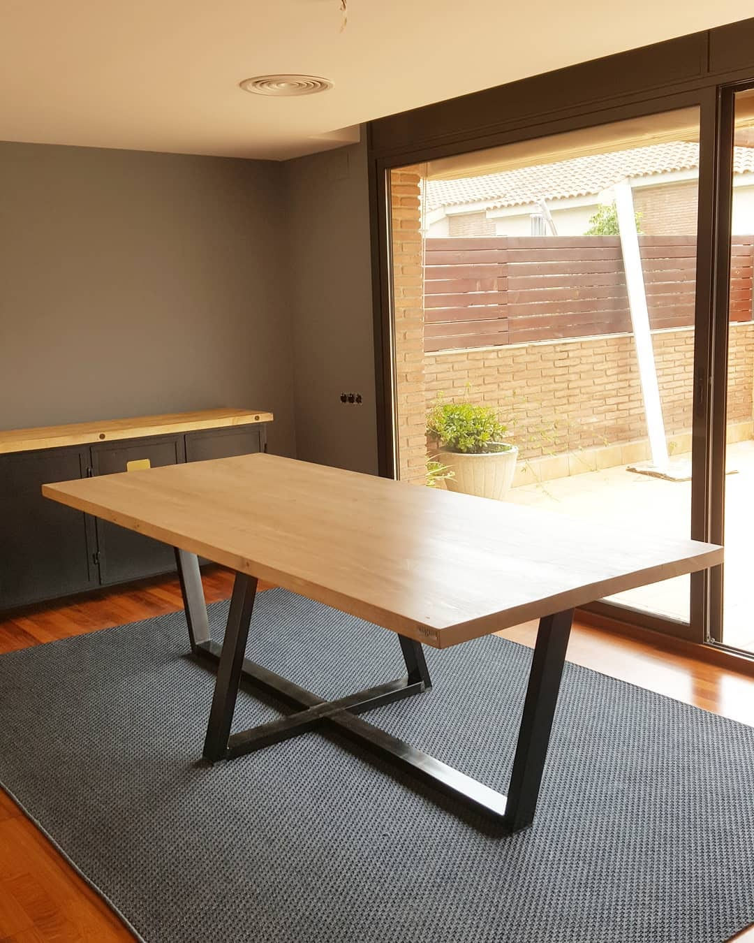 MESA DE COMEDOR PARA 8 SILLAS MARCEL. MEDERA MACIZA