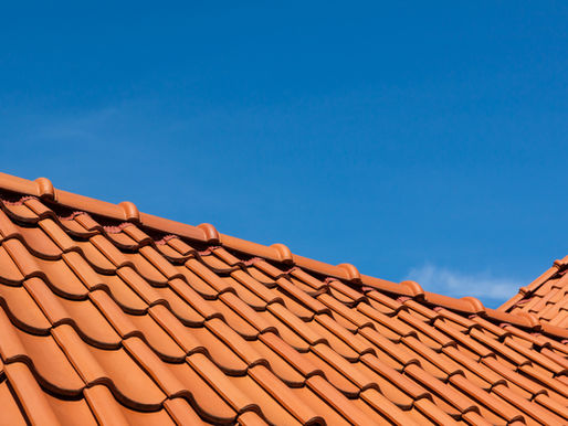 Choosing the Right Roofing Material: Asphalt Shingles, Metal, Tile, or Flat Roof?