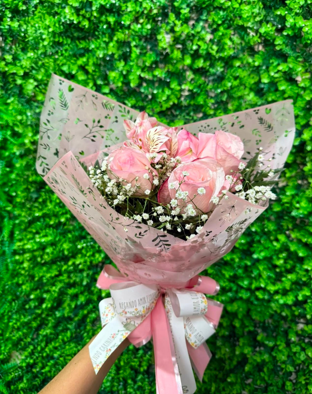 Mini Buquê com 3 Rosas e Astromélia