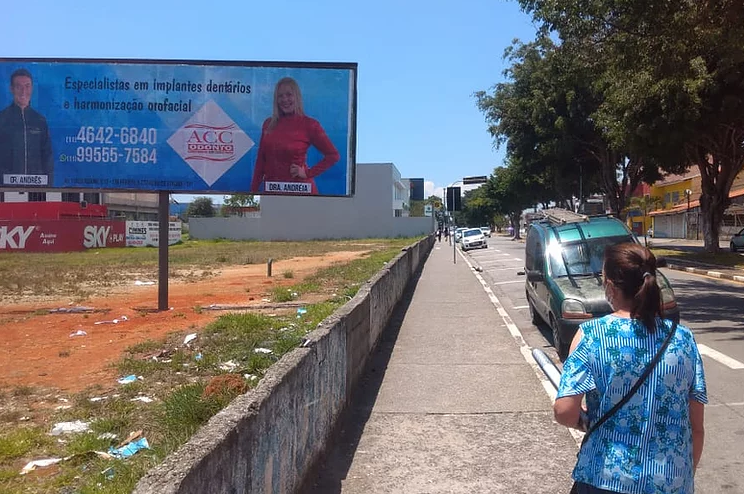 Outdoor Itaquaquecetuba Av. Ver. João Fernandes da Silva, sentido Prefeitura