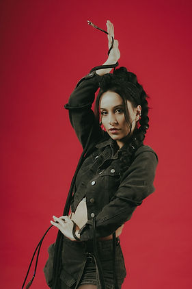 Amira cantautrice performer indipendente e produttrice musicale