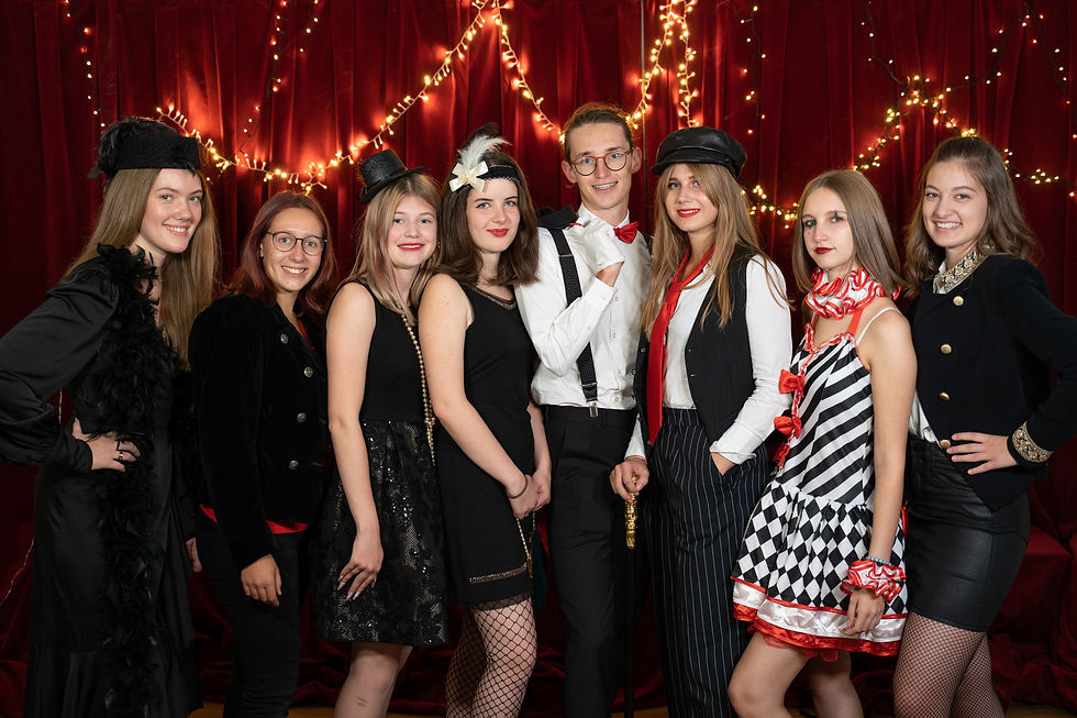 Ballkomitee lachen_edited.jpg