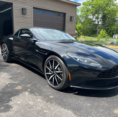 '20 Aston Martin DB11