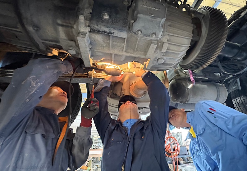 伊勢湾陸運株式会社 自社整備工場