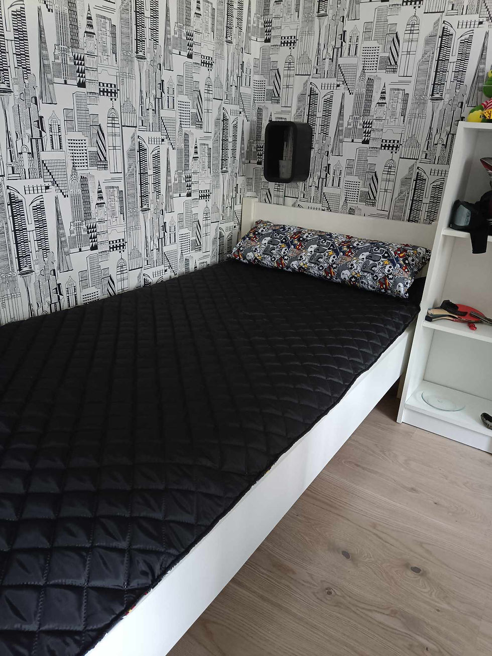 Miniatura:  Narzuta na łóżko młodzieżowe 