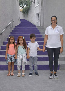 Nina e crianças.jpg