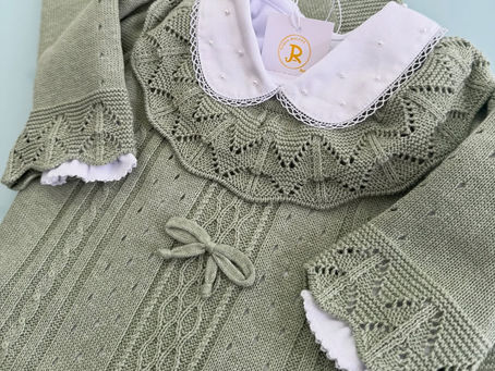 O Significado das Cores na Saída de Maternidade: Como Escolher o Primeiro Look do seu Bebê