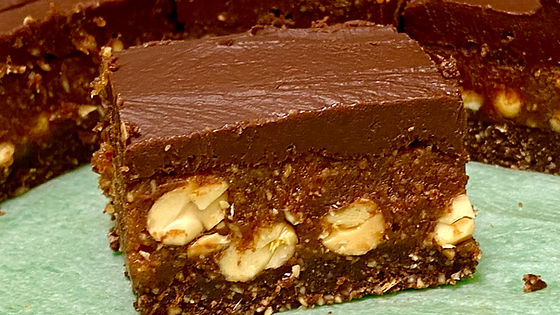 Healthy Chocolate Caramel Bars (Snickerish)