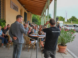 Znojemská vinařství zvou v červenci a srpnu na pravidelné čtvrteční a páteční degustační akce v jedinečných kulisách
