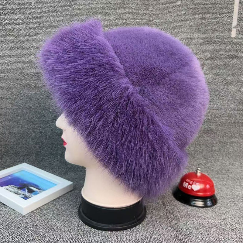 Thumbnail: Plush Fur Hat – Timeless Warmth and Elegance