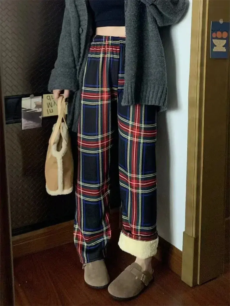 Thumbnail: Plaid Fleece-Lined Trousers – Comfort Meets Chic
