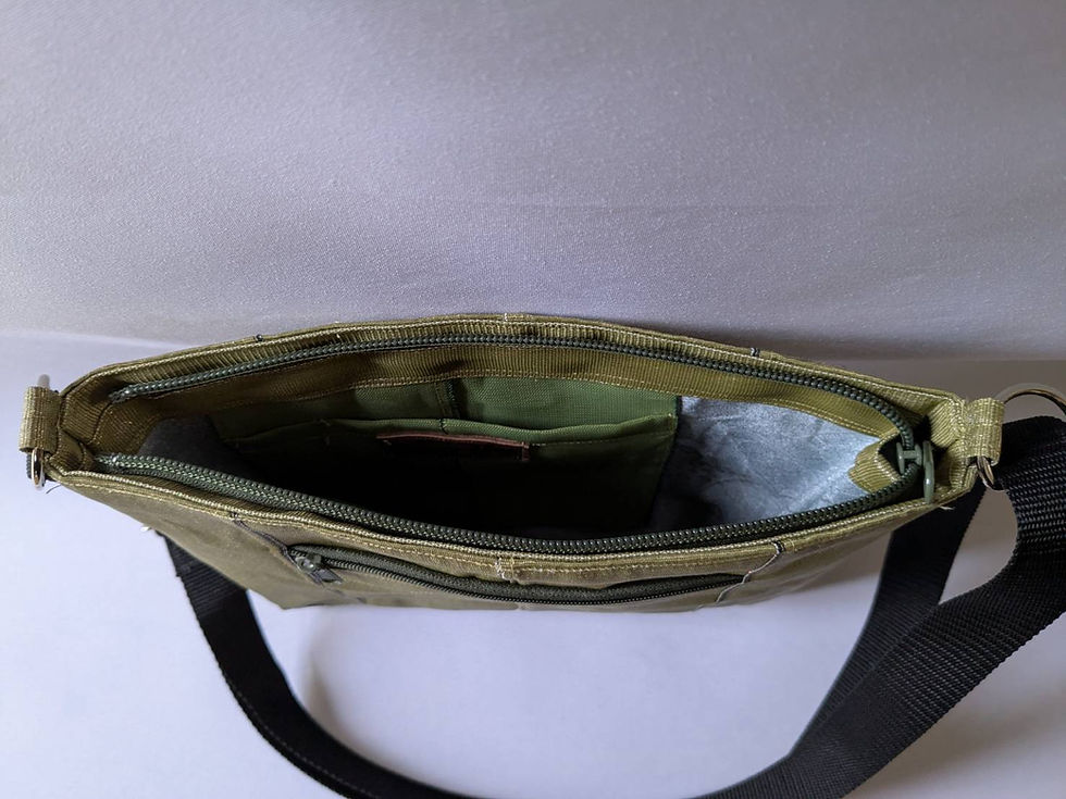 Thumbnail: K-11 Horizonal Tuck Thin Shoulder