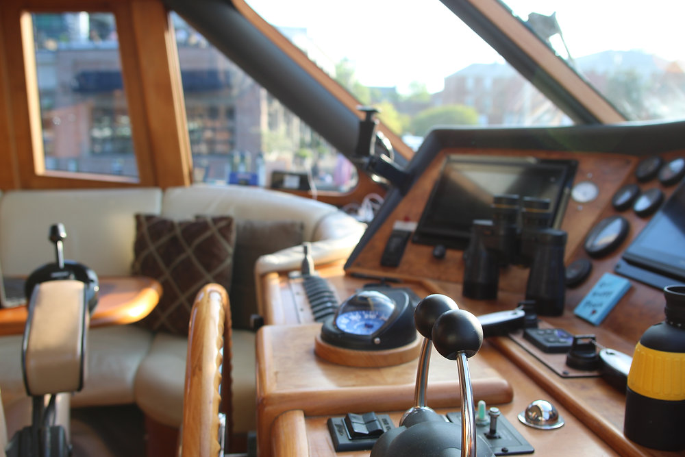 Choosing the Right Display for Your Boat Wide-Screen vs. Standard MFDs: