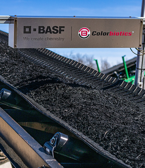 Black Mulch conveying up Colorbiotics conveyer