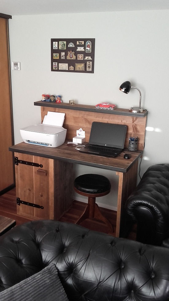Thumbnail: desk