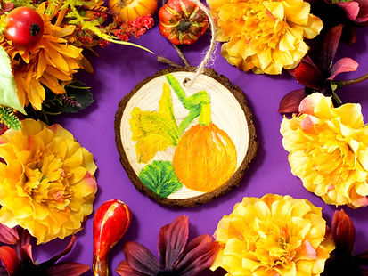 Kürbisse_Titelbild_Holzornament_Herbst_Lilli Kirschmann.jpg