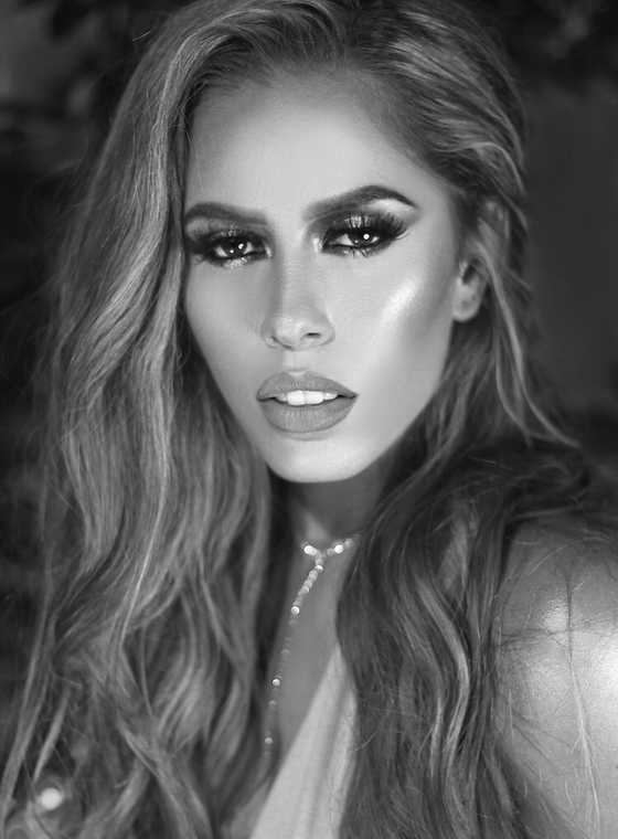 Black and white 3.HEIC