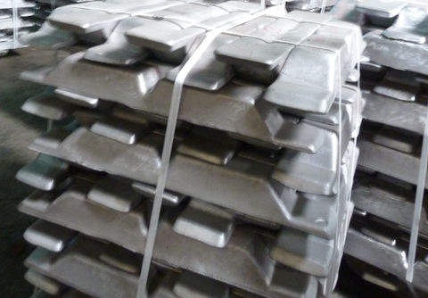 Fonderie d'aluminium artisanale lingots coulés (Maroc).jpg