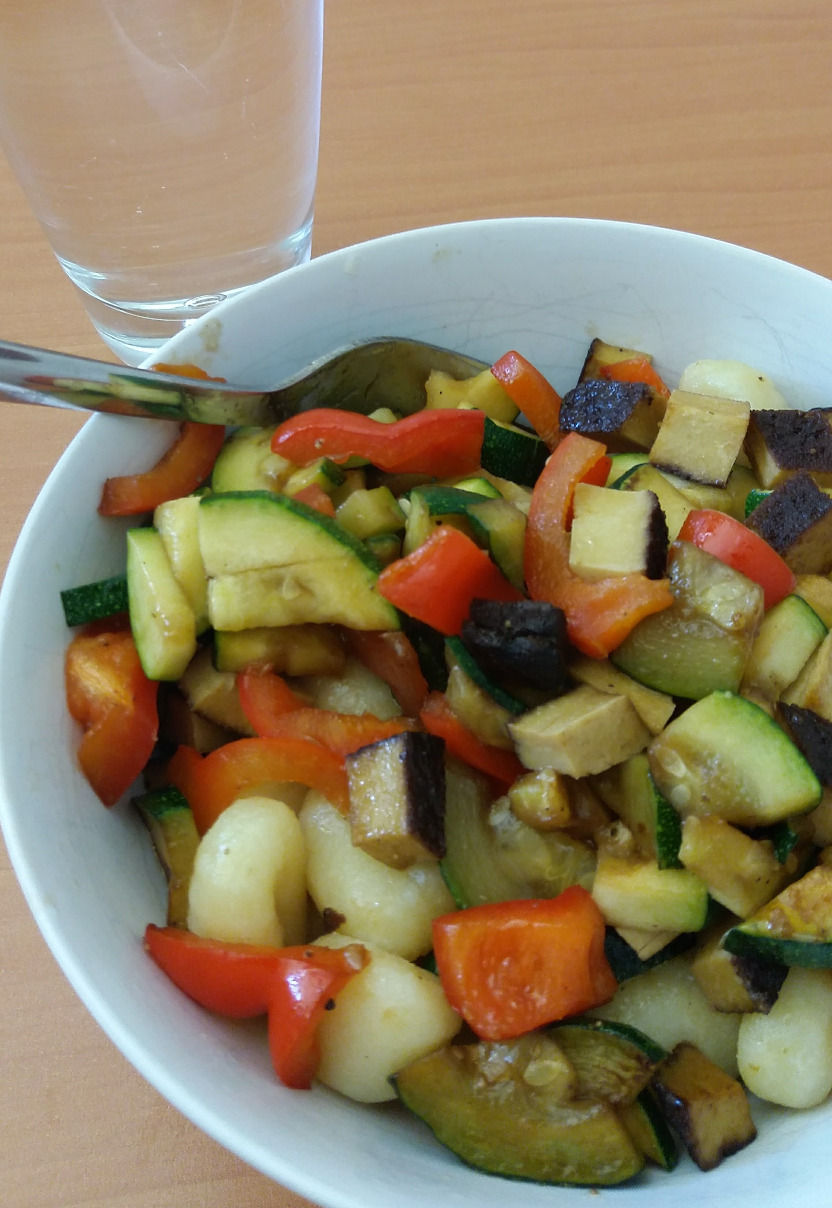 Gemüse mit Gnocchi vegan