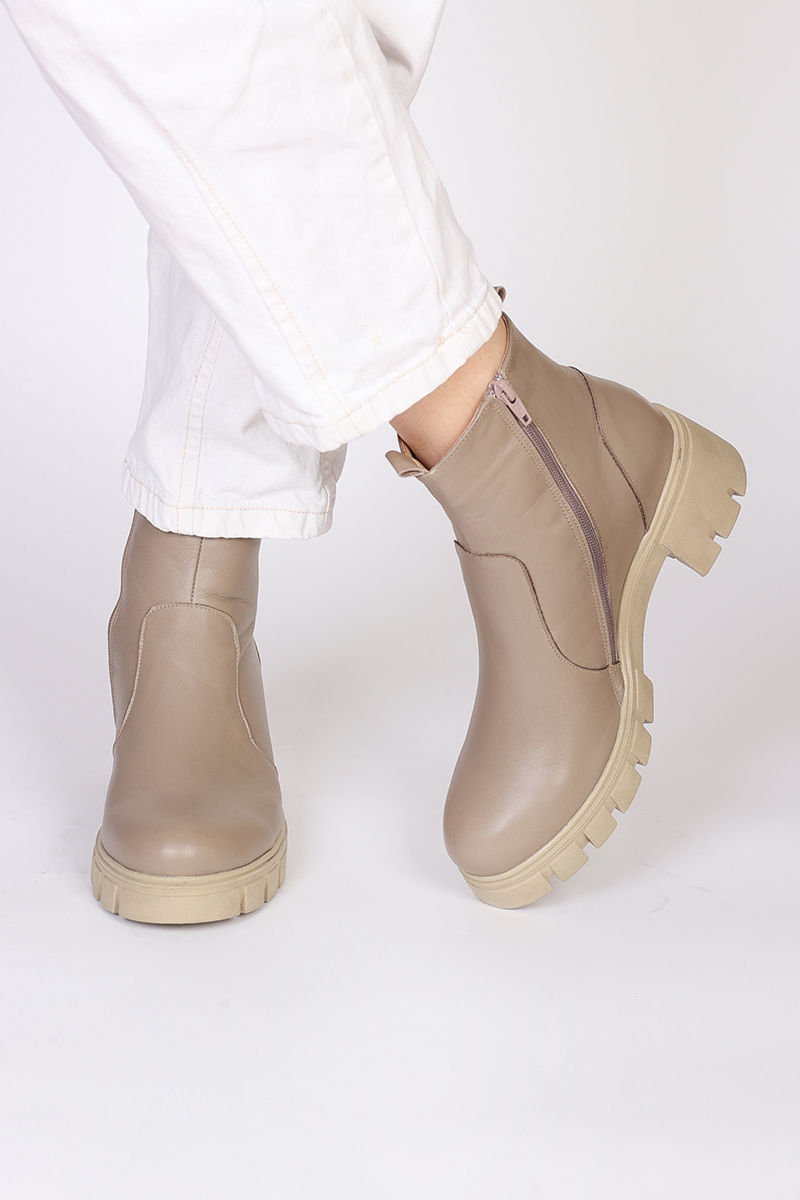 דריה חום בהיר