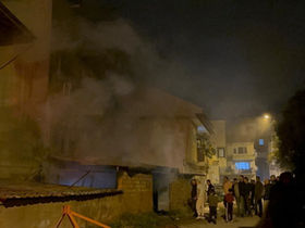 Bursa’da 3 katlı binada yangın paniği: Tarım malzemeleri küle döndü