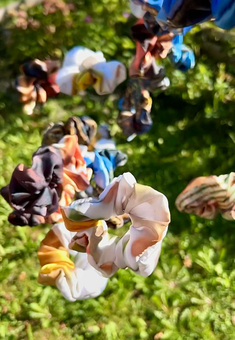Miniatúra: Autorské živlové scrunchies - umenie do vlasov - živel zem