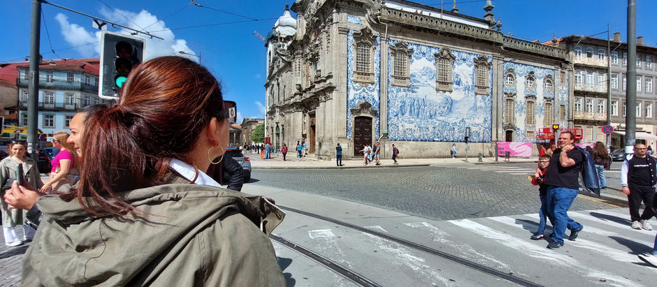 Los azulejos, los fados y el oporto sellan la identidad de Portugal.