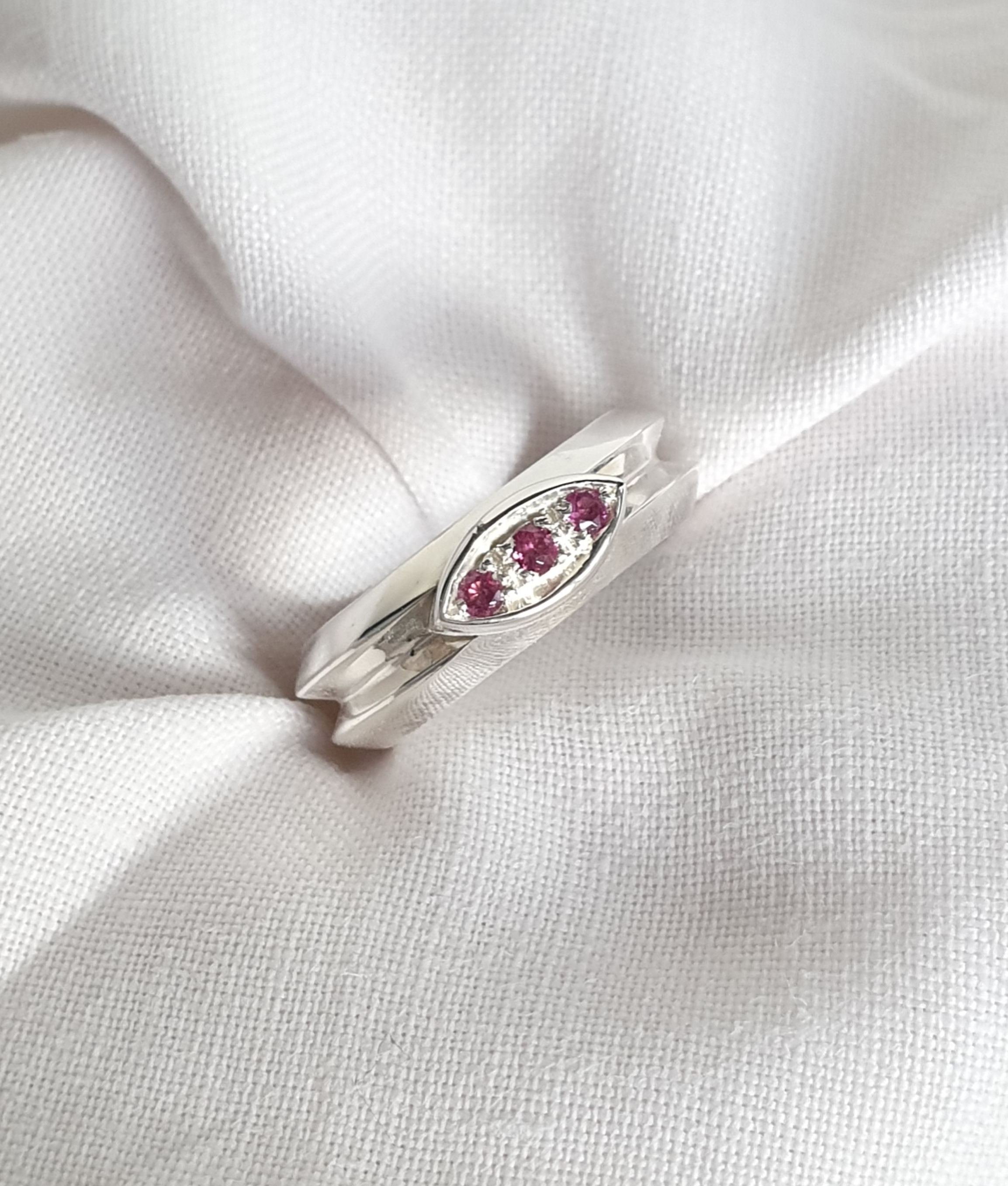 Anello Marquise con Rodoliti