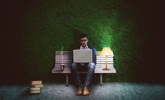 Escritor que contrata ghostwriter?