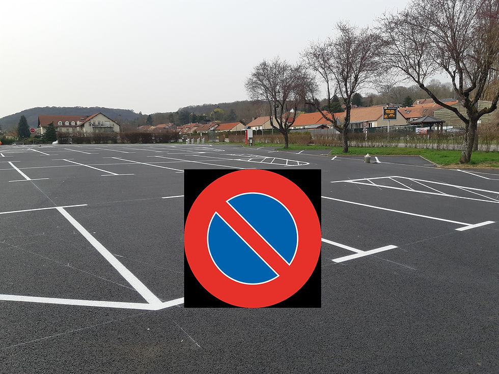 PARKING SALLE POLYVALENTE : STATIONNEMENT INTERDIT