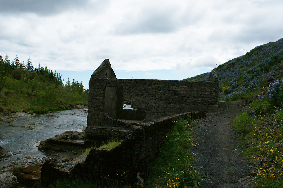 Ruine sur la Varma